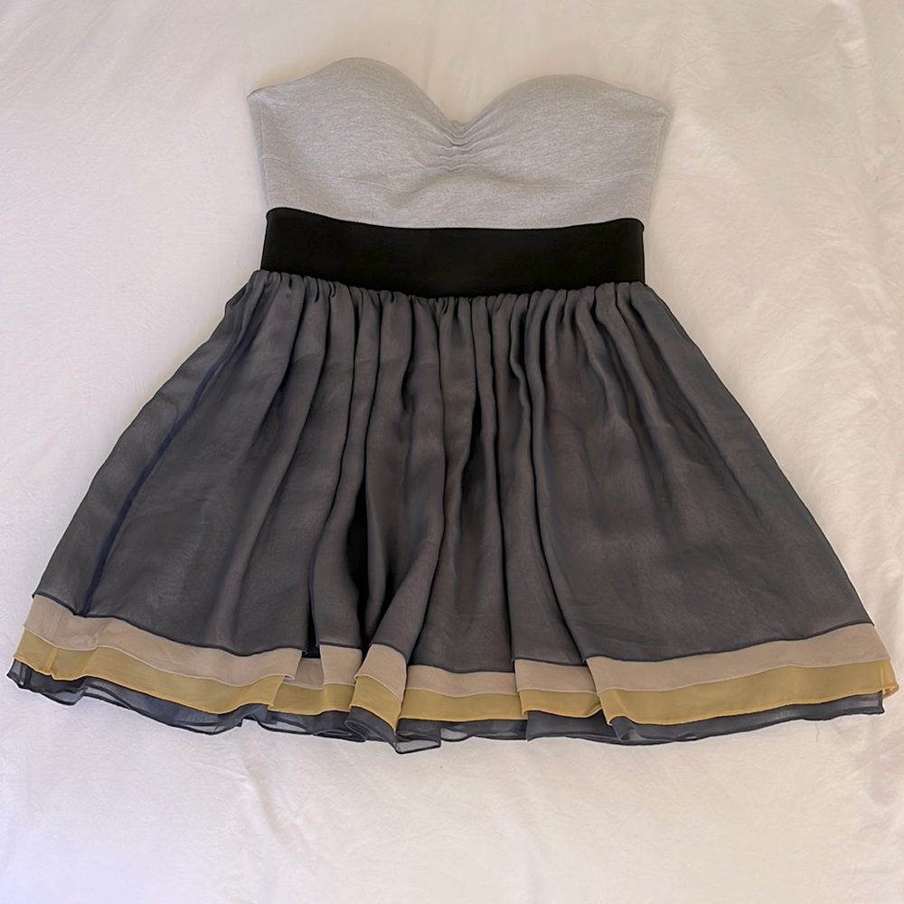 La Rok - Layered Chiffon Strapless Mini Dress, Size M
